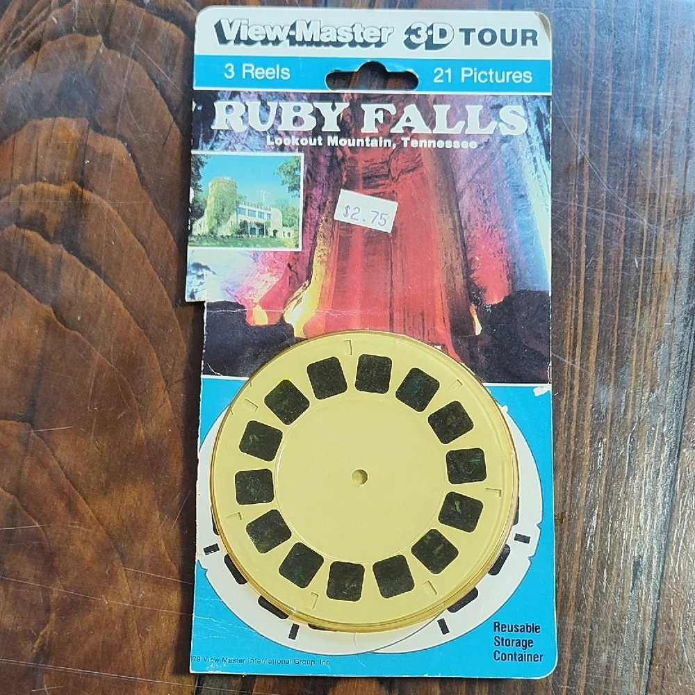 Vintage Classic 3D View Master and Tennessee Reels Vibrant Red Collectible Toy
